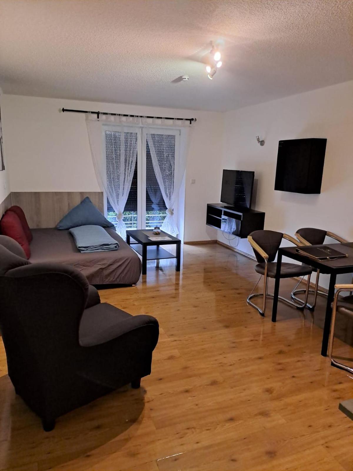Zentrum Nauerz Apartment *